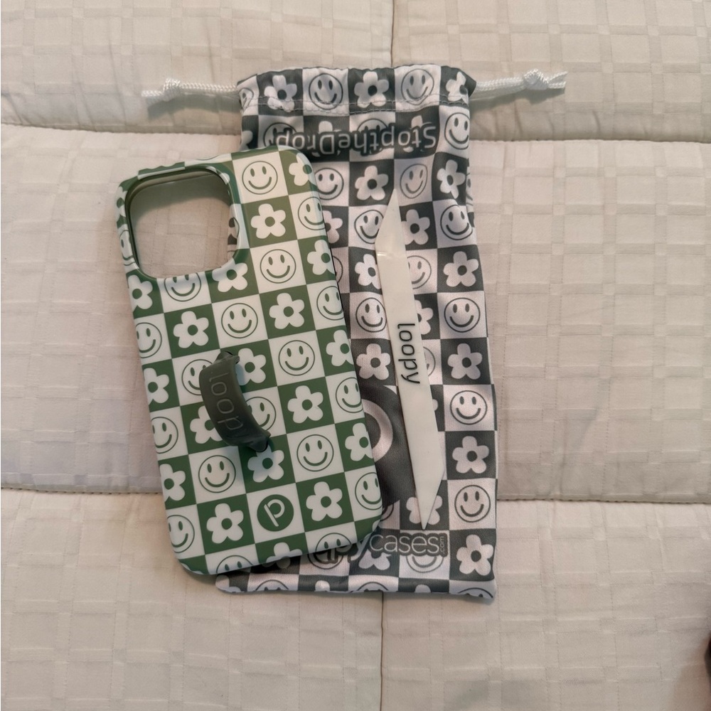 Green smiley loopy case iPhone 13 Pro
